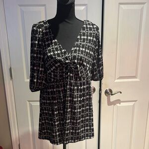 Max Studio Black and White Blouse